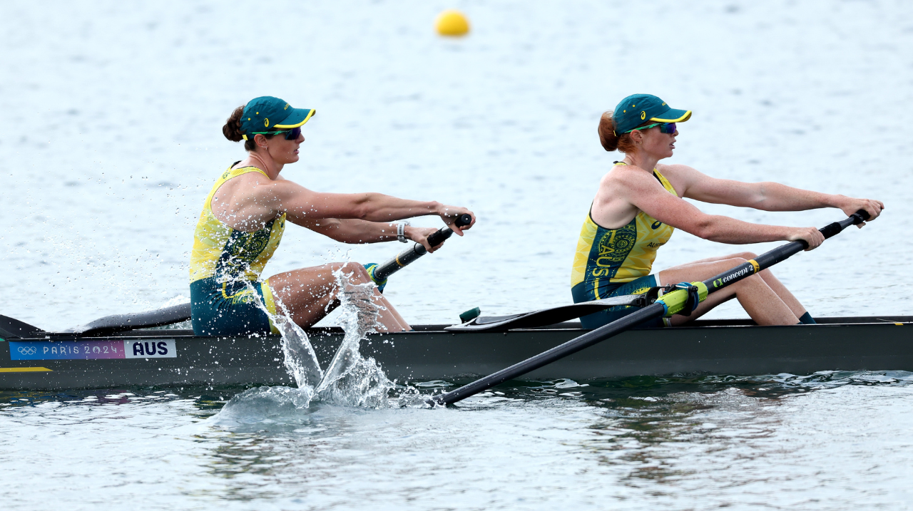 Pair Rowing Model Women’s Pair surge into final as Rowsellas race for medals | Australian ...
