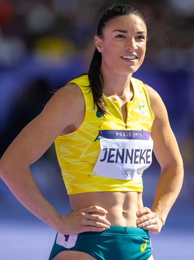 Kaltak uxlayotgan dugonasining yuziga otirdi